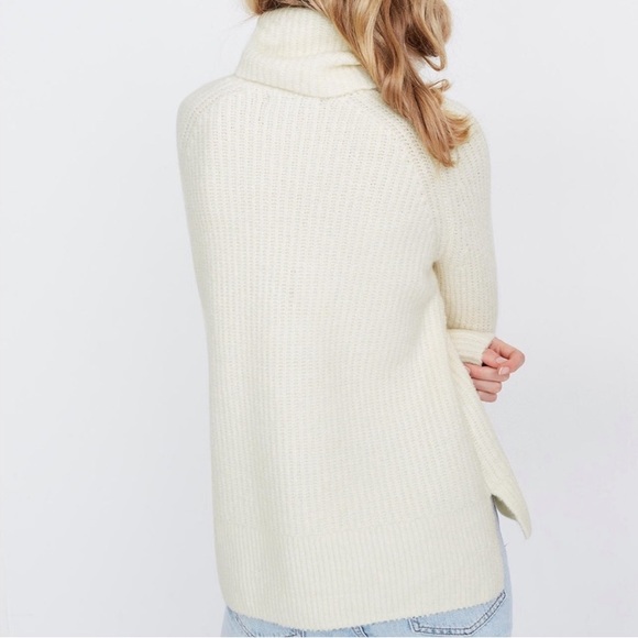 Madewell Mercer Turtleneck in Coziest Yarn - Picture 2 of 7